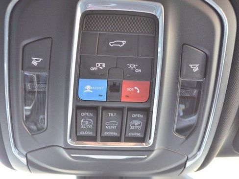 New 2025 Jeep Grand Cherokee Limited w/ Black Appearance Package image 30