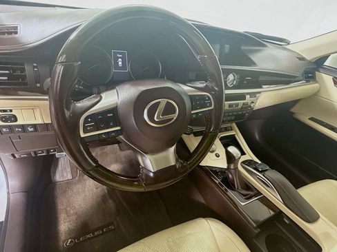 Used 2016 Lexus ES 350 w/ Luxury Package w/Wood Trim FWD image 11