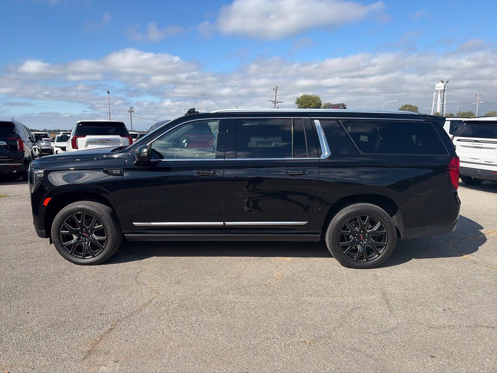 Used 2024 GMC Yukon XL Denali w/ Denali Reserve Package AWD/4WD image 3