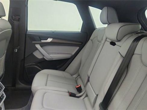 Used 2024 Audi Q5 e Prestige w/ Prestige Package image 31