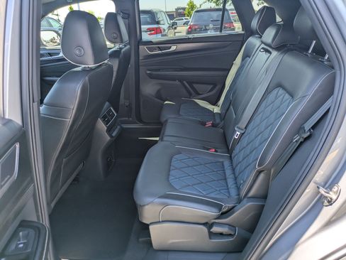 Used 2024 Volkswagen Atlas Cross Sport SEL Premium R-Line AWD/4WD image 32