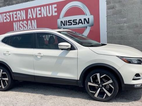 Used 2022 Nissan Rogue Sport SL w/ Premium Package image 24