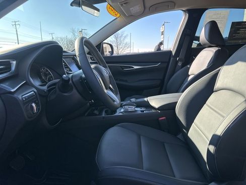 Certified 2025 INFINITI QX50 Pure image 39