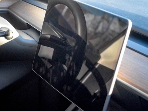 Used 2023 Tesla Model Y Long Range image 4