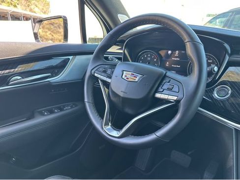 Certified 2025 Cadillac XT6 Premium Luxury w/ Technology Package FWD image 28