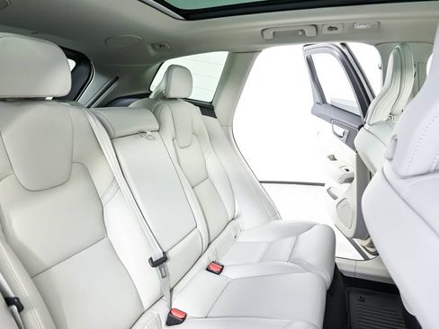 Certified 2024 Volvo XC60 B5 Ultimate w/ Climate Package AWD/4WD image 24
