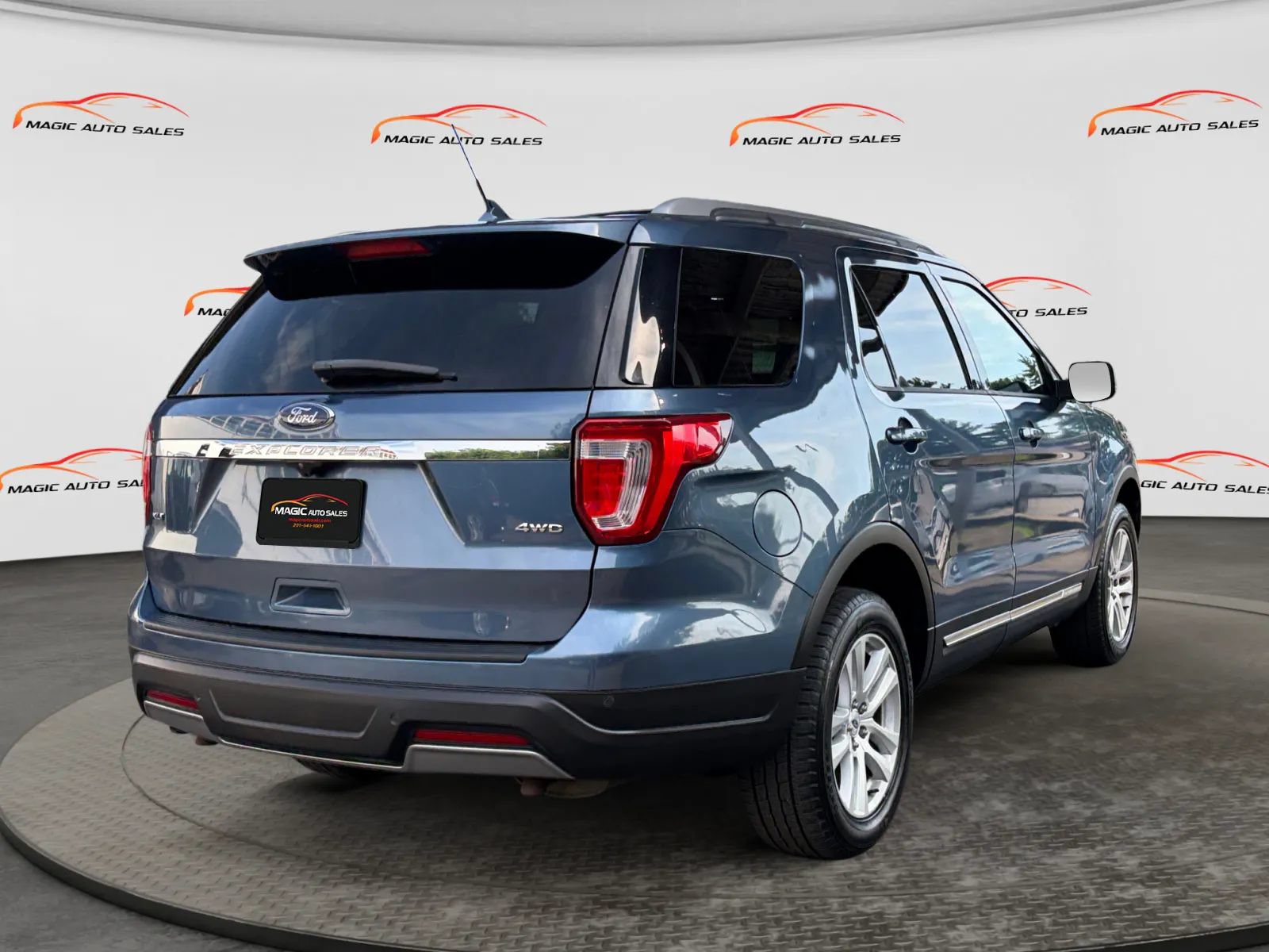 Used 2019 Ford Explorer XLT w/ Equipment Group 202A AWD/4WD image 10