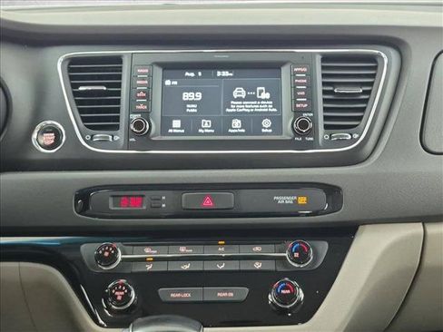 Used 2017 Kia Sedona LX w/ LX Essentials Premium Package FWD image 15