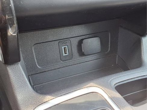 Used 2018 Ford Escape Titanium FWD image 10