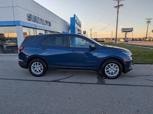 Used 2023 Chevrolet Equinox LS w/ LS Convenience Package image 3