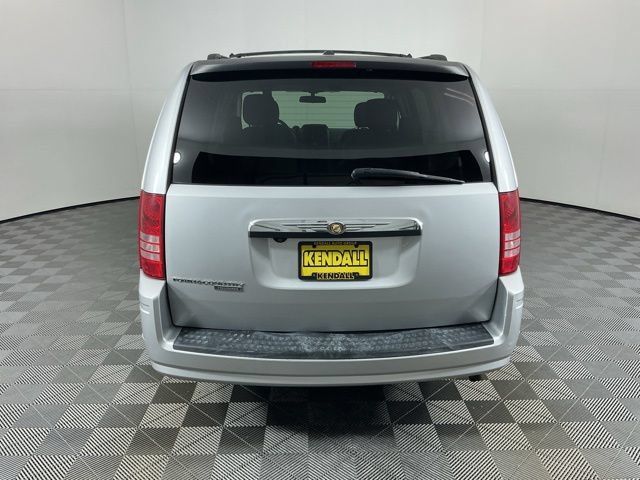 Used 2008 Chrysler Town & Country Touring FWD image 8
