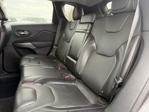 Used 2019 Jeep Cherokee Limited image 20