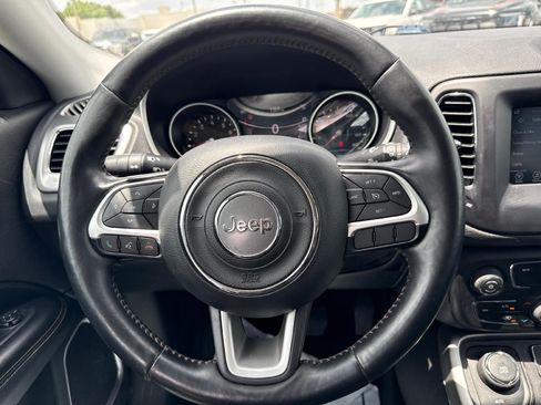 Used 2018 Jeep Compass Latitude w/ Popular Equipment Group AWD/4WD image 19