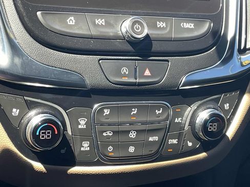 Used 2022 Chevrolet Equinox Premier FWD image 21