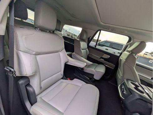 Certified 2025 Ford Expedition Active image 31