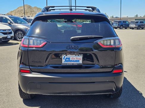 Used 2021 Jeep Cherokee Latitude Plus AWD/4WD image 6