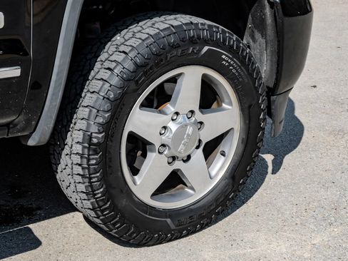 Used 2017 GMC Sierra 2500 SLT w/ All Terrain HD Package AWD/4WD image 60