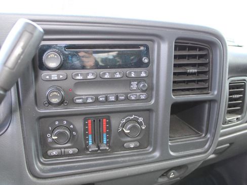 Used 2004 Chevrolet Avalanche 4x4 image 15