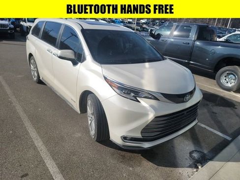 Used 2021 Toyota Sienna Platinum image 2