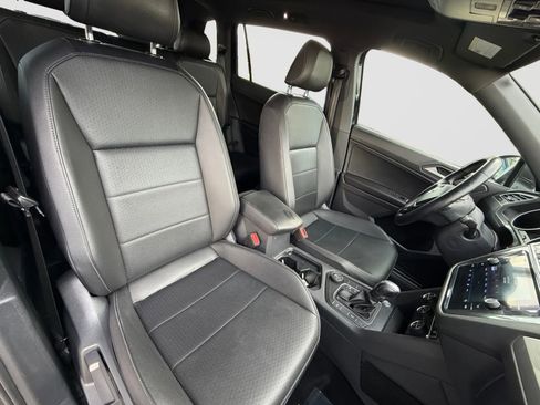 Used 2020 Volkswagen Tiguan SE R-Line image 19