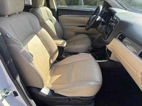 Used 2019 Mitsubishi Outlander SE image 13