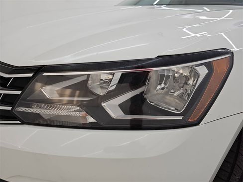 Used 2019 Volkswagen Passat 2.0T Wolfsburg w/ Wheels & Sunroof Package image 36