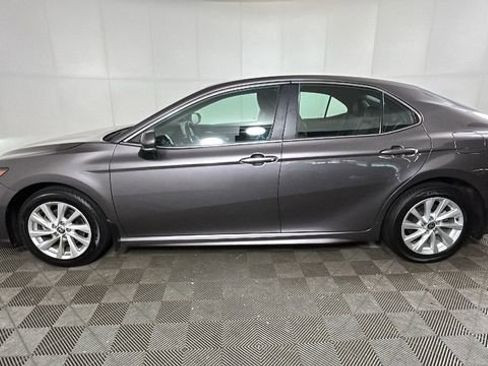 Used 2024 Toyota Camry SE FWD image 6