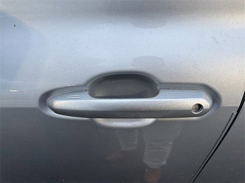 Used 2023 Toyota Highlander XLE image 18