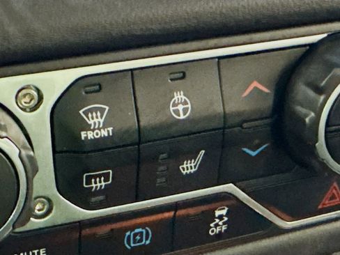 Used 2025 Jeep Wrangler Unlimited Sahara w/ Safety Group image 3