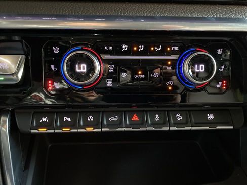 Used 2022 GMC Sierra 1500 Denali w/ Denali Reserve Package image 37