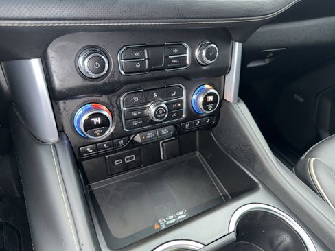 Used 2023 GMC Yukon SLT w/ SLT Premium Package image 29