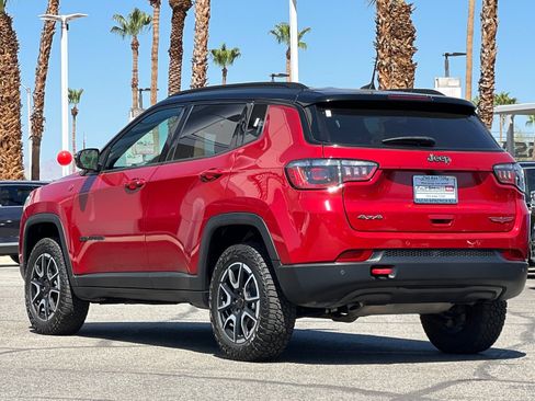 Used 2025 Jeep Compass Trailhawk AWD/4WD image 5