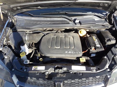 Used 2017 Dodge Grand Caravan GT image 29