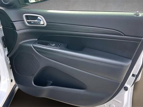 Used 2021 Jeep Grand Cherokee Laredo X image 16