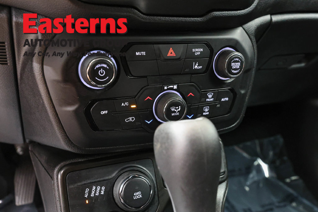 Used 2021 Jeep Renegade Latitude AWD/4WD image 20
