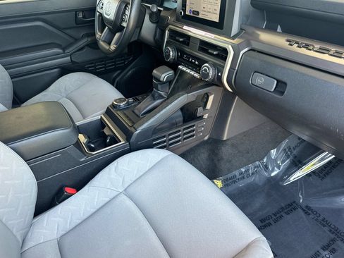Certified 2024 Toyota Tacoma SR5 AWD/4WD image 17