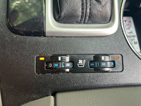 Used 2015 Toyota Highlander Limited Platinum AWD/4WD image 17