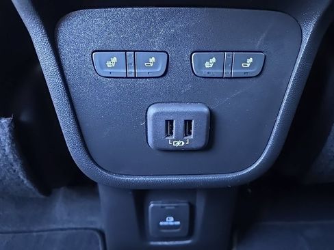 Certified 2023 Chevrolet Equinox Premier FWD image 38