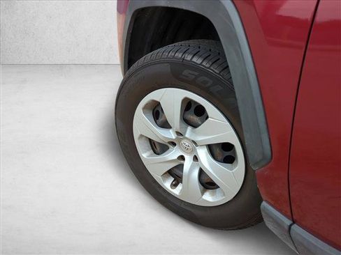 Used 2020 Toyota RAV4 LE AWD/4WD image 7