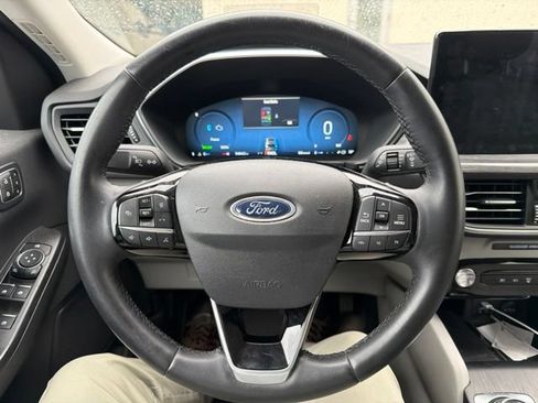 Used 2023 Ford Escape Platinum w/ Premium Technology Package AWD/4WD image 13