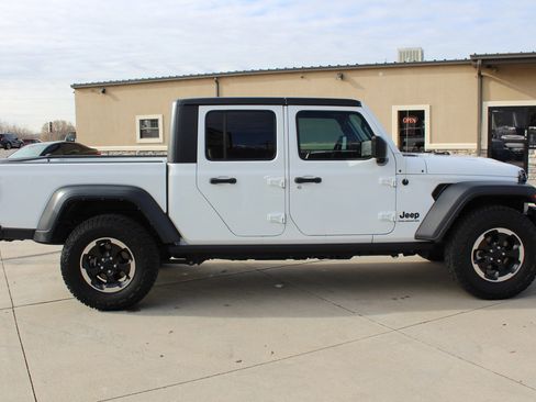 Used 2023 Jeep Gladiator Sport image 16