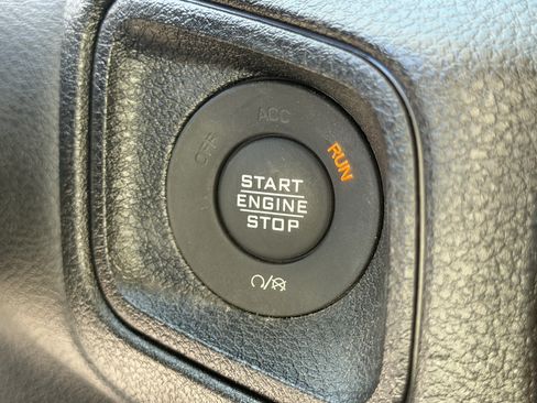 Certified 2024 Jeep Wrangler Unlimited AWD/4WD image 32