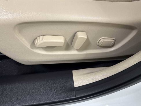 Used 2019 Nissan Rogue SL w/ Premium Package image 14