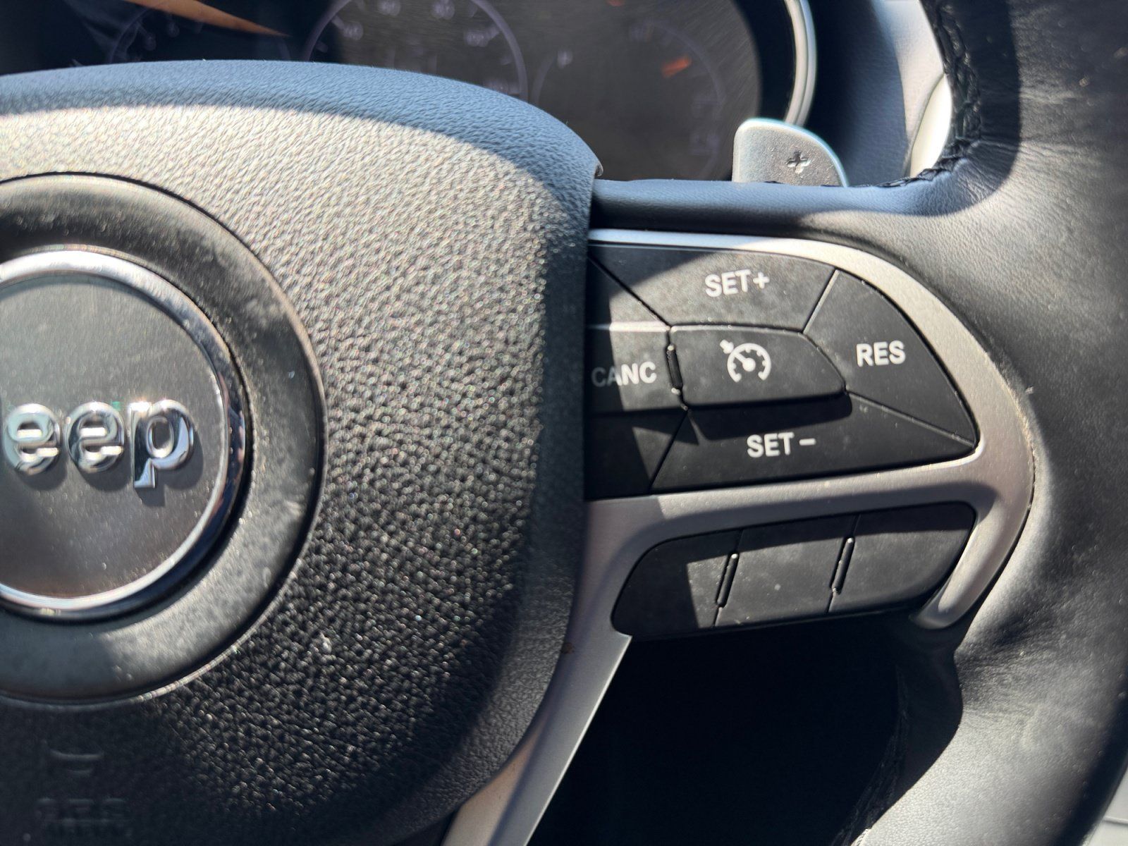 Used 2015 Jeep Grand Cherokee Altitude RWD image 18