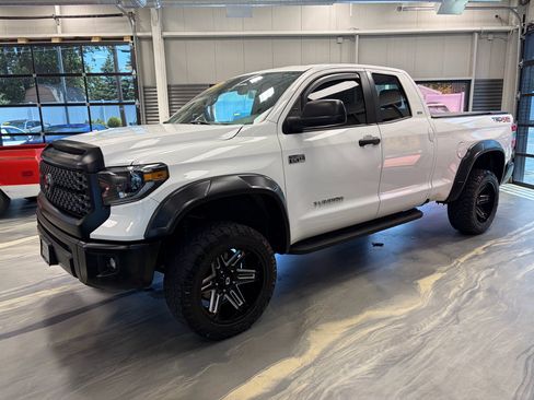 Used 2020 Toyota Tundra SR5 w/ TRD Off-Road Package AWD/4WD image 40