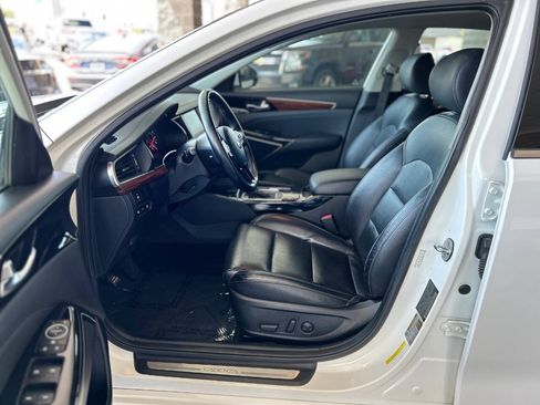 Used 2017 Kia Cadenza Premium FWD image 37