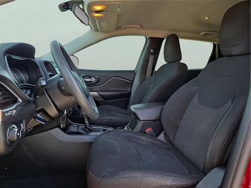 Used 2019 Jeep Cherokee Latitude w/ Popular Appearance Group image 14