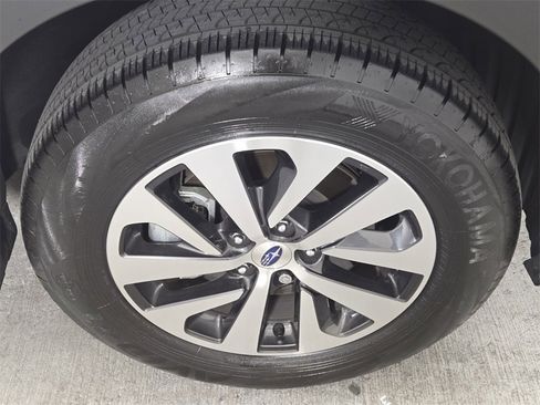 Certified 2024 Subaru Outback Premium image 10