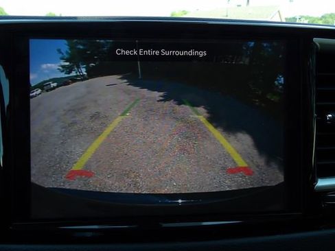 Used 2024 Chrysler Pacifica Touring-L FWD image 26