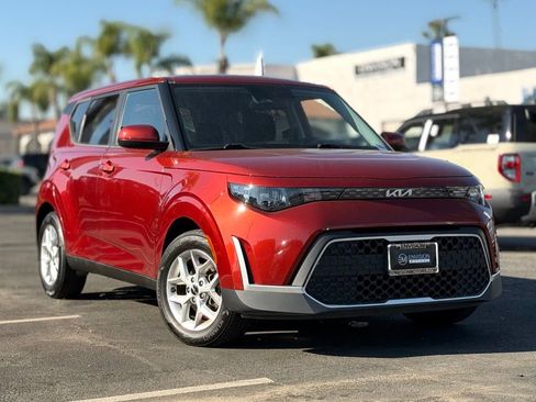 Used 2023 Kia Soul LX w/ LX Technology Package image 2